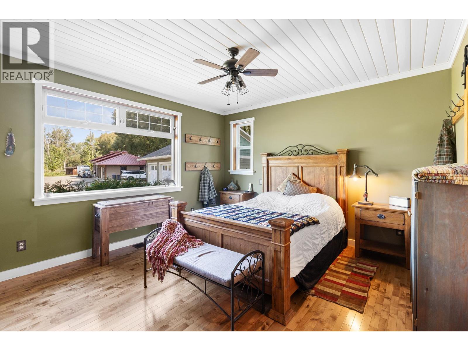 Picture for 1795 Heimlich  Road https://www.cirrealty.ca/reb/bc/2/10360802_21.jpg