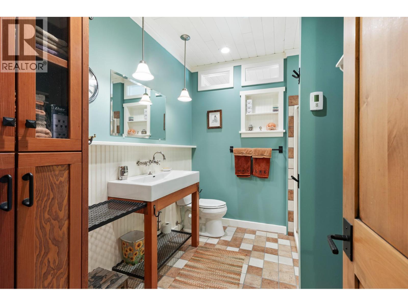 Picture for 1795 Heimlich  Road https://www.cirrealty.ca/reb/bc/2/10360802_28.jpg