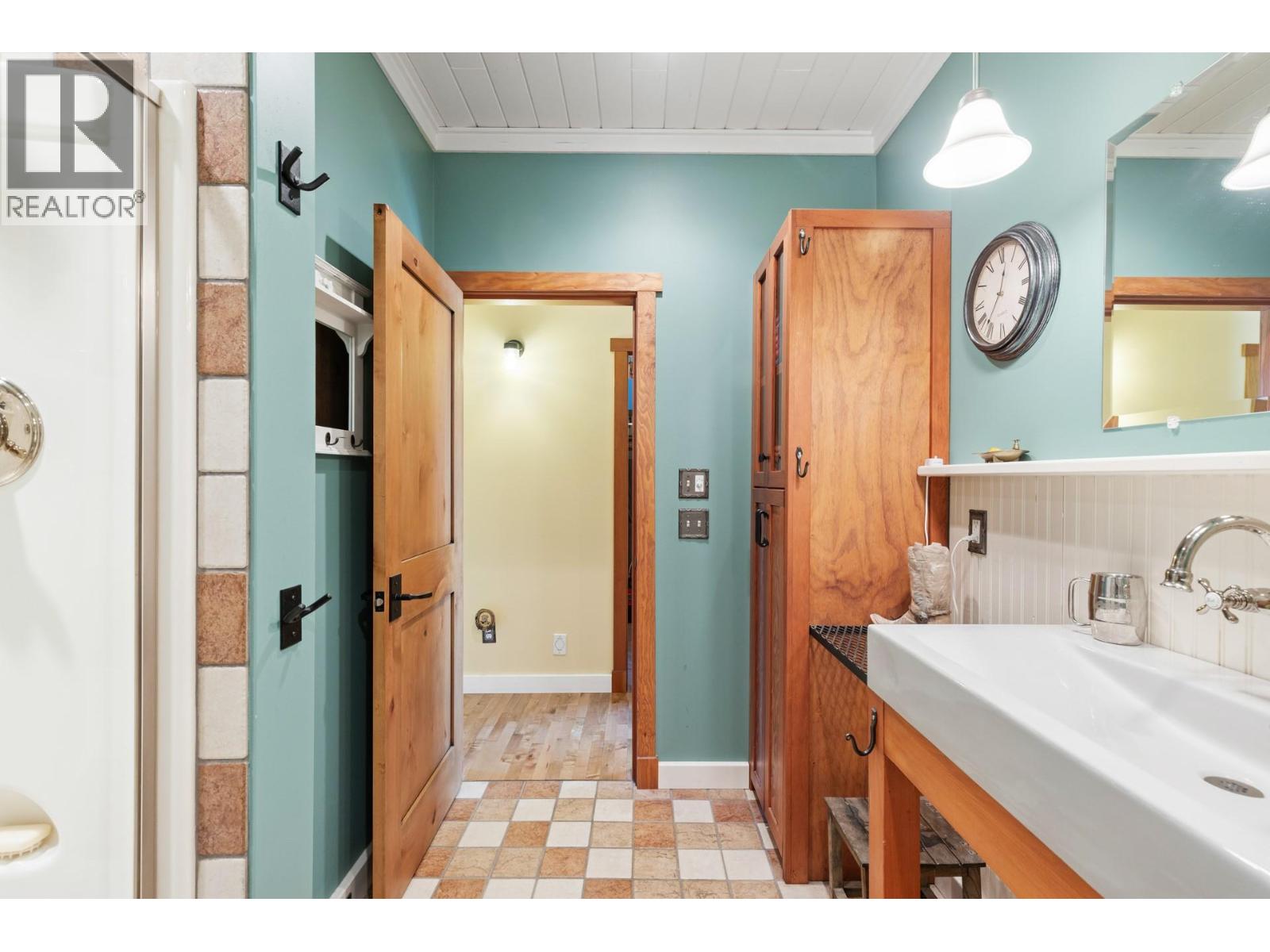 Picture for 1795 Heimlich  Road https://www.cirrealty.ca/reb/bc/2/10360802_29.jpg