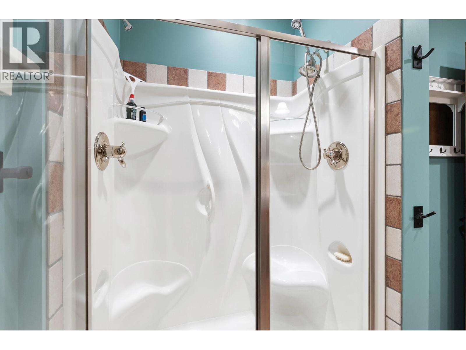 Picture for 1795 Heimlich  Road https://www.cirrealty.ca/reb/bc/2/10360802_30.jpg