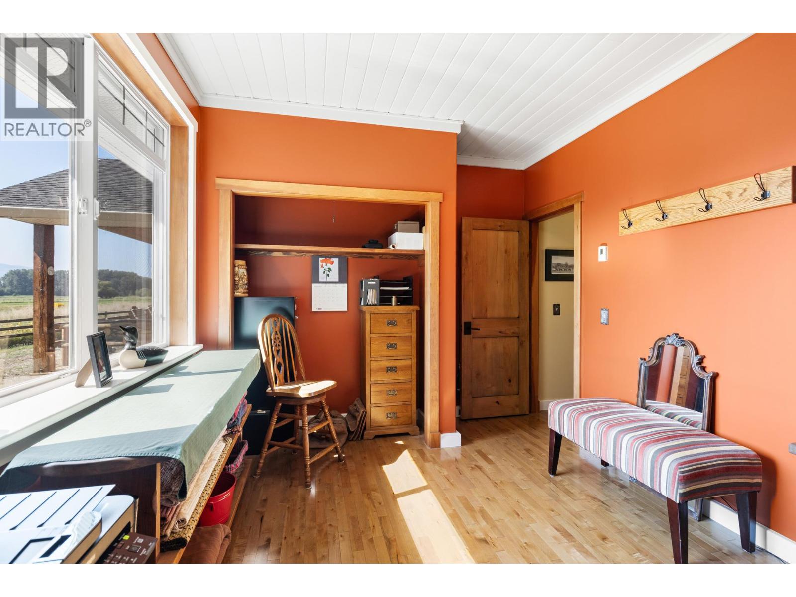 Picture for 1795 Heimlich  Road https://www.cirrealty.ca/reb/bc/2/10360802_32.jpg