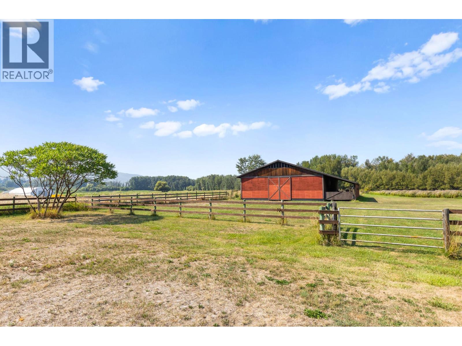 Picture for 1795 Heimlich  Road https://www.cirrealty.ca/reb/bc/2/10360802_40.jpg