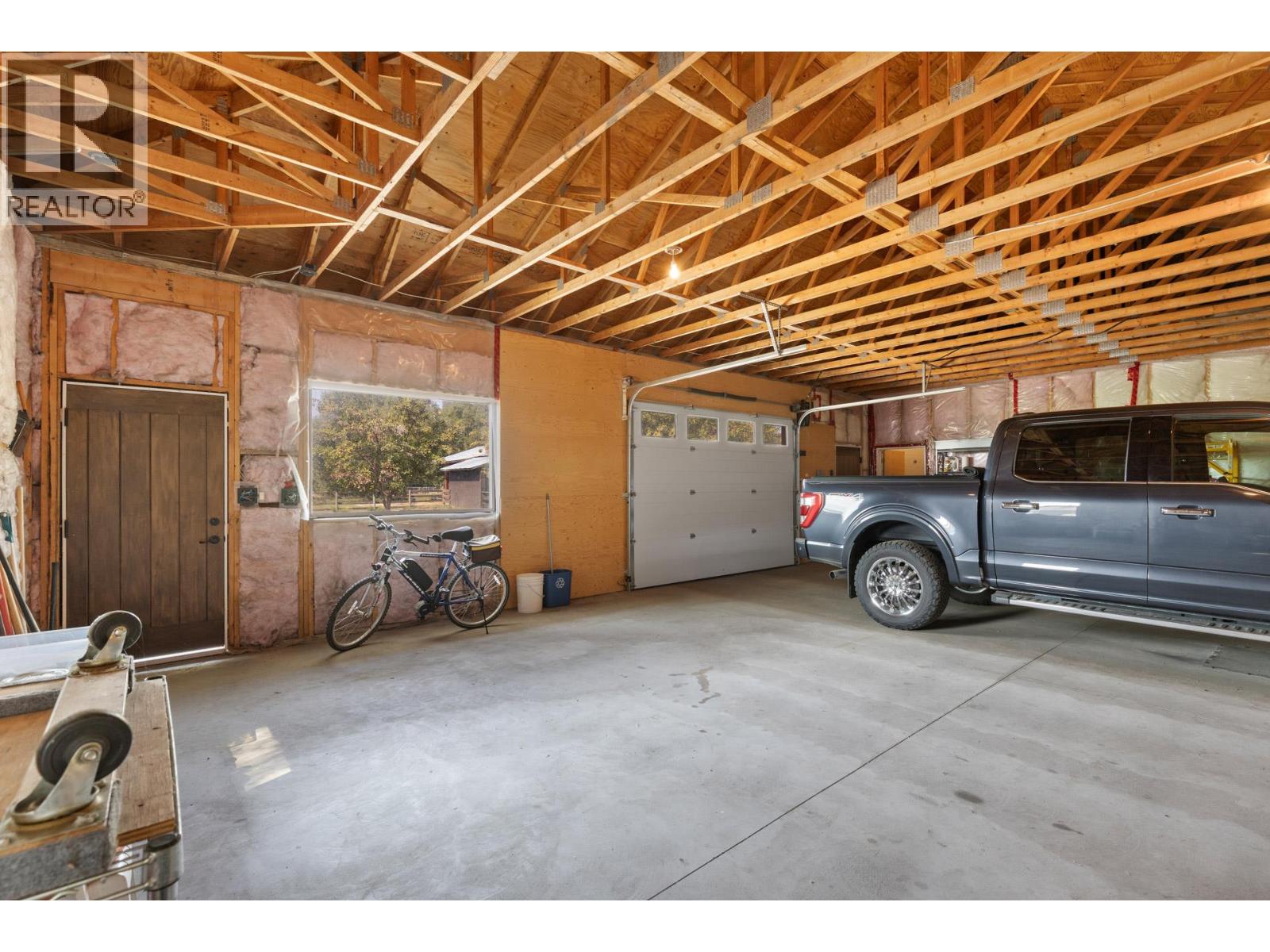 Picture for 1795 Heimlich  Road https://www.cirrealty.ca/reb/bc/2/10360802_50.jpg