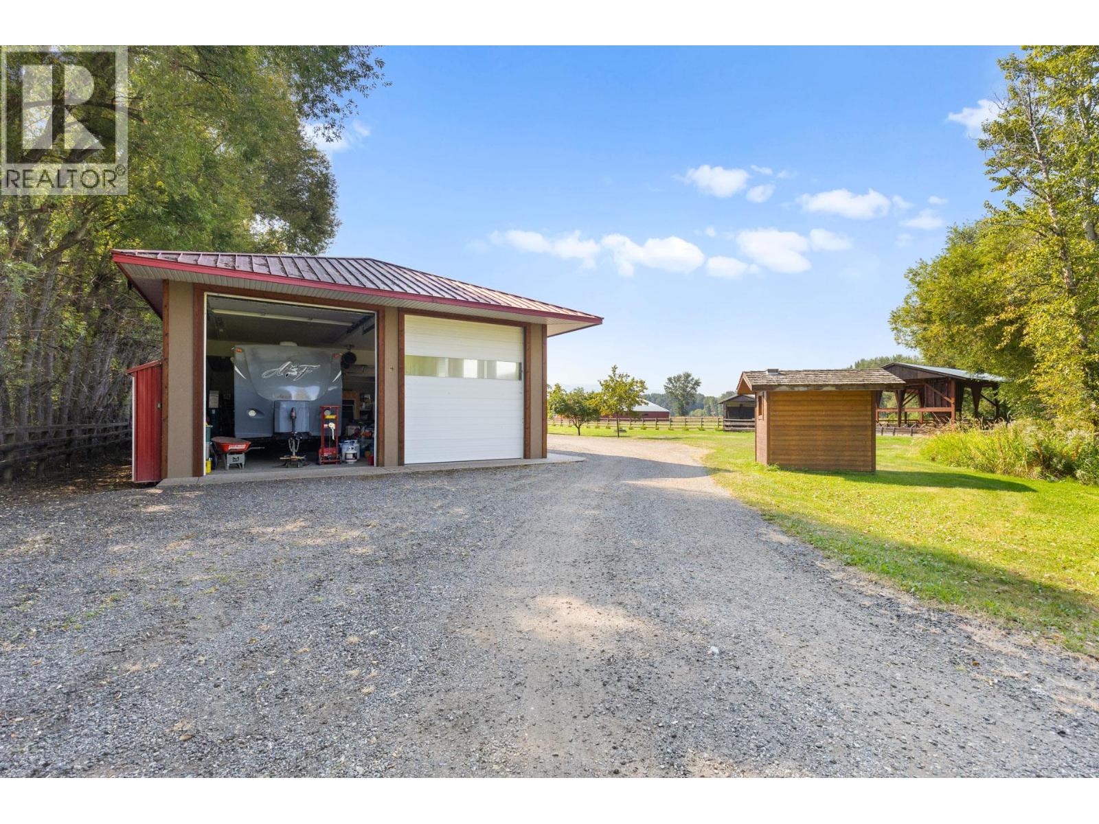 Picture for 1795 Heimlich  Road https://www.cirrealty.ca/reb/bc/2/10360802_52.jpg