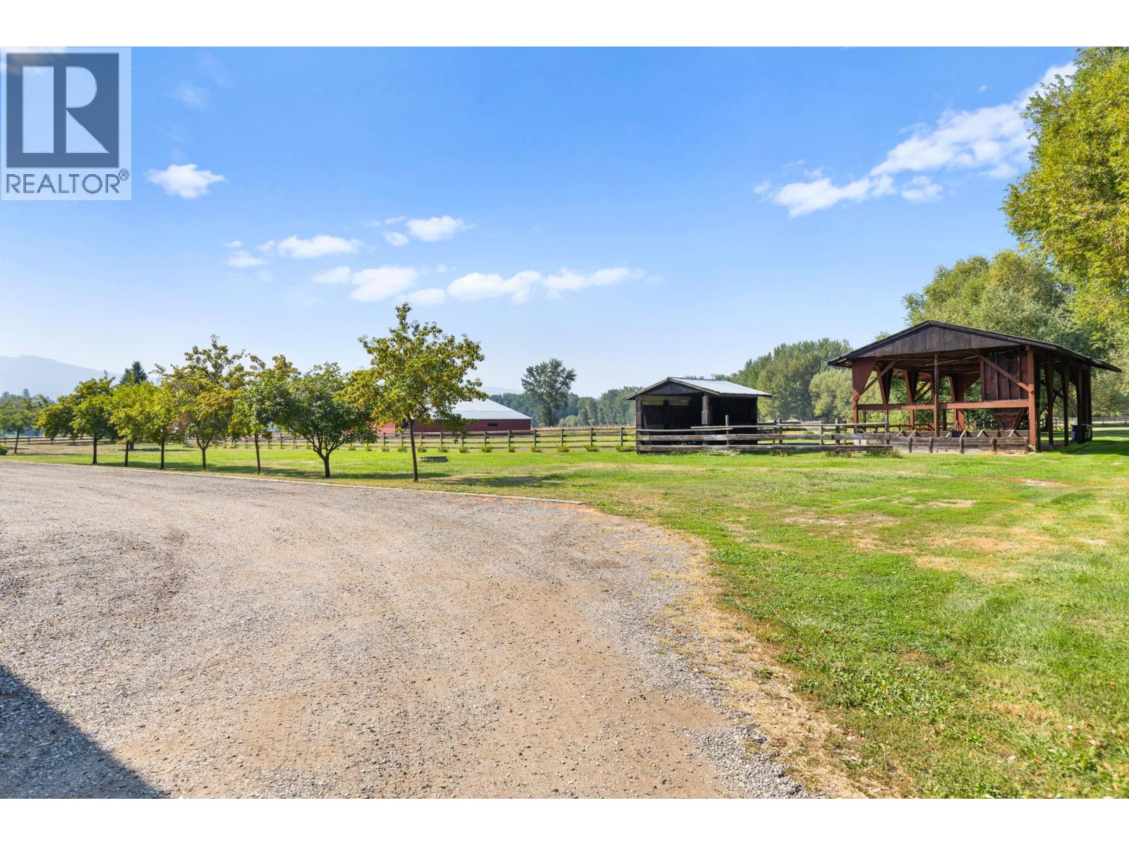 Picture for 1795 Heimlich  Road https://www.cirrealty.ca/reb/bc/2/10360802_54.jpg