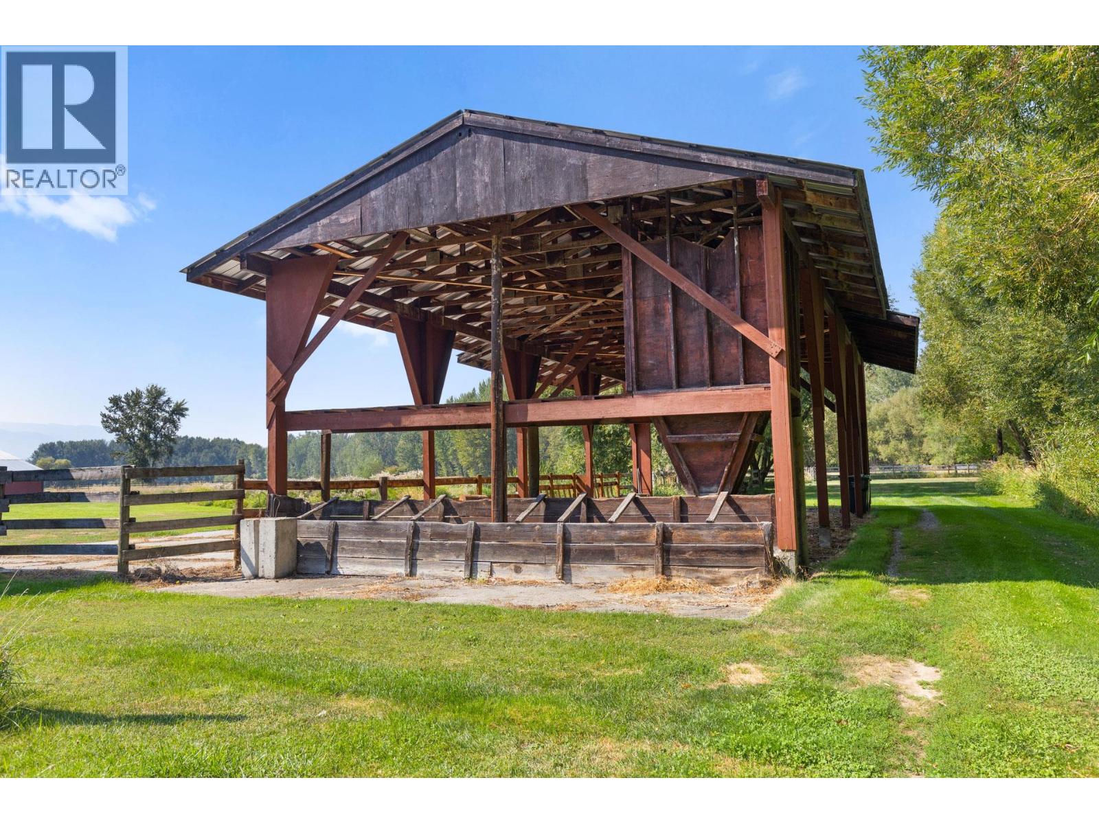 Picture for 1795 Heimlich  Road https://www.cirrealty.ca/reb/bc/2/10360802_55.jpg