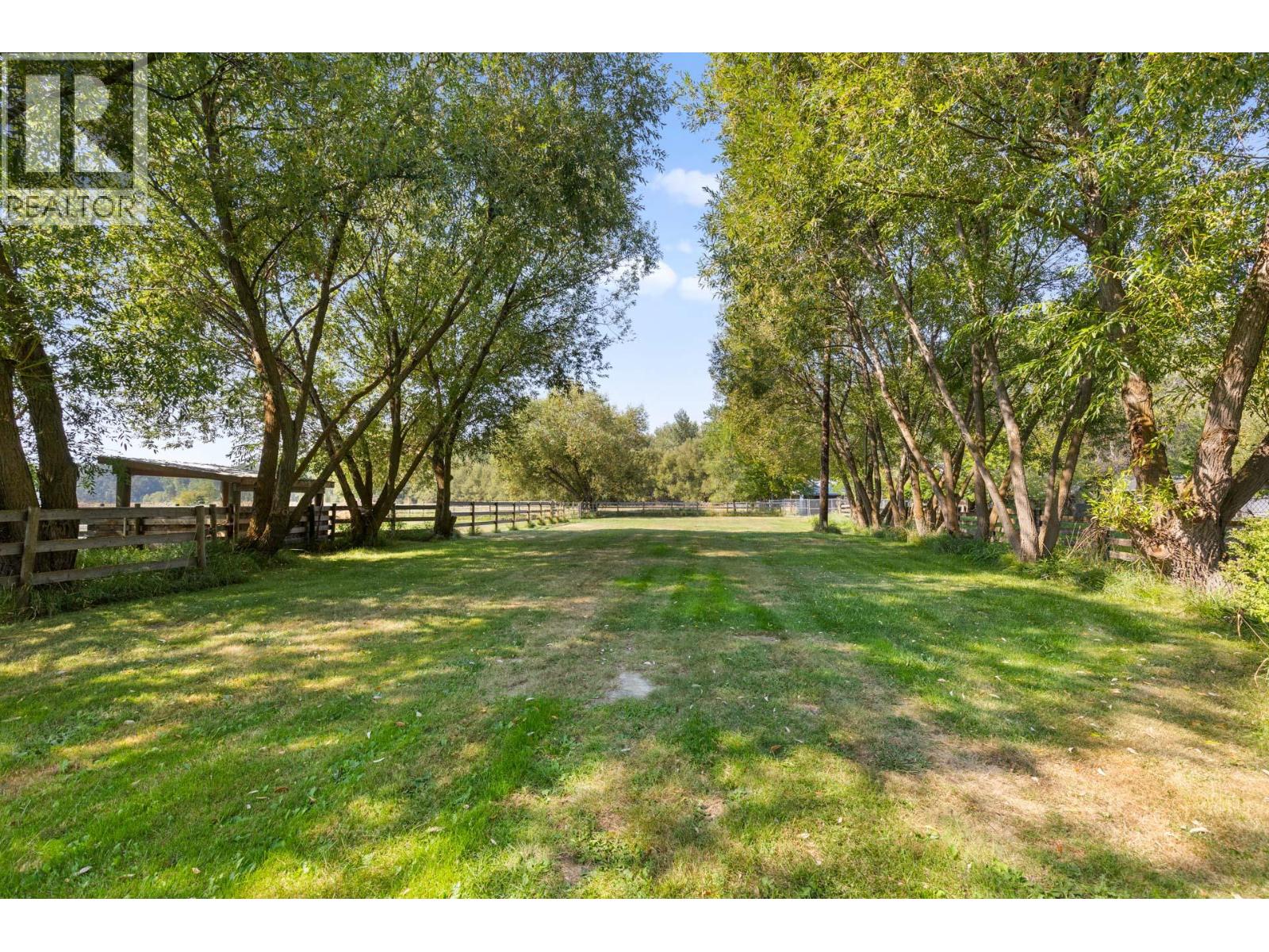 Picture for 1795 Heimlich  Road https://www.cirrealty.ca/reb/bc/2/10360802_57.jpg