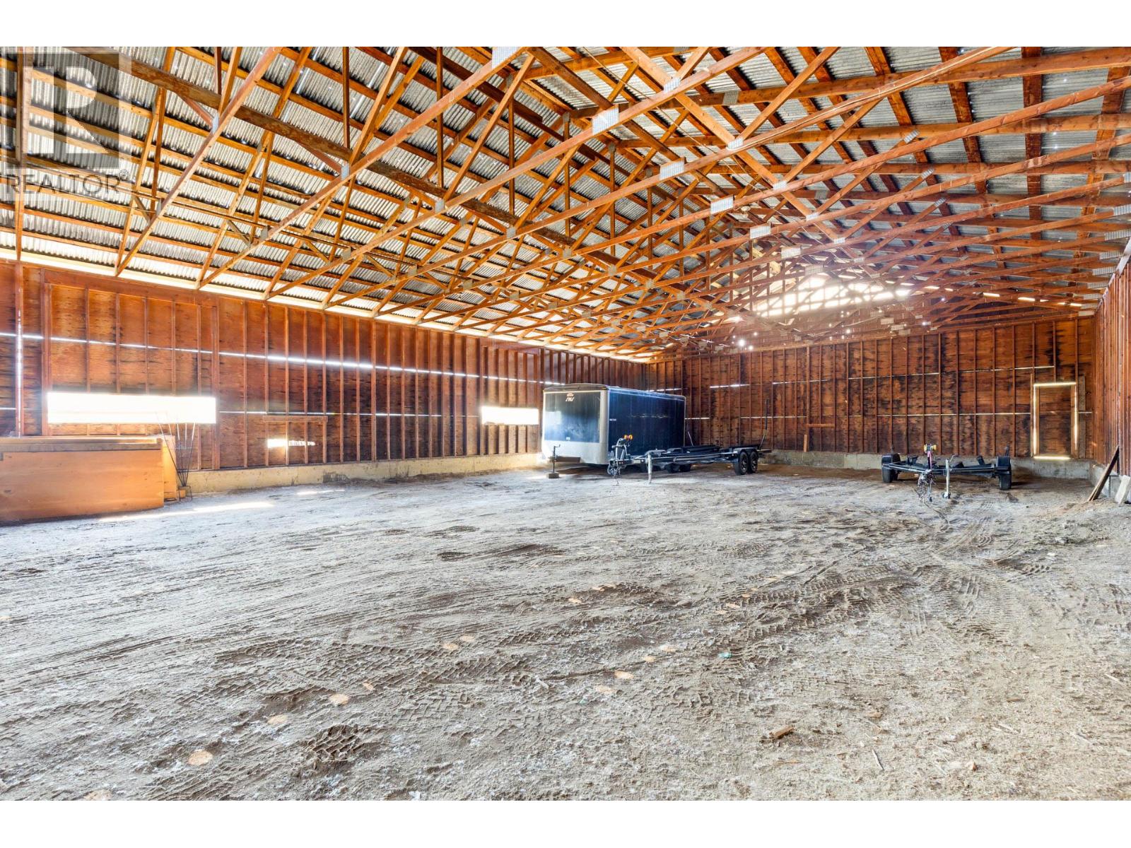 Picture for 1795 Heimlich  Road https://www.cirrealty.ca/reb/bc/2/10360802_60.jpg