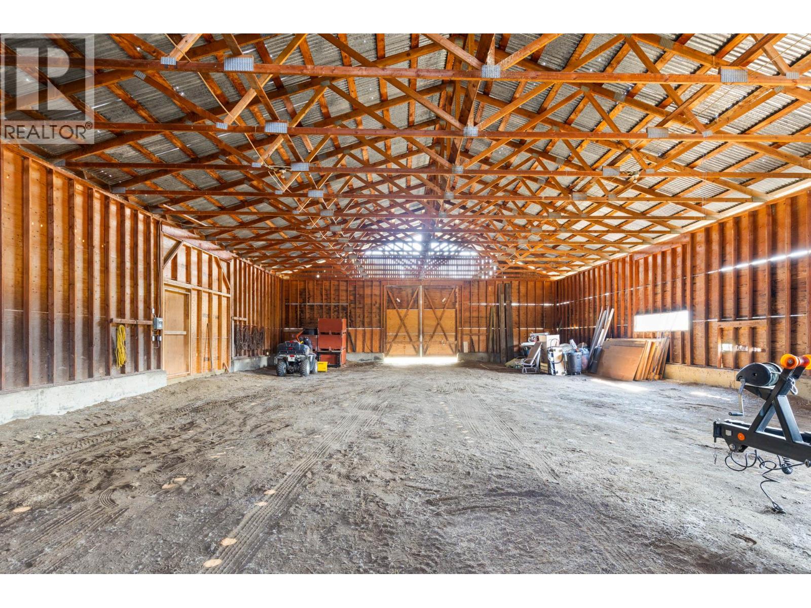 Picture for 1795 Heimlich  Road https://www.cirrealty.ca/reb/bc/2/10360802_61.jpg