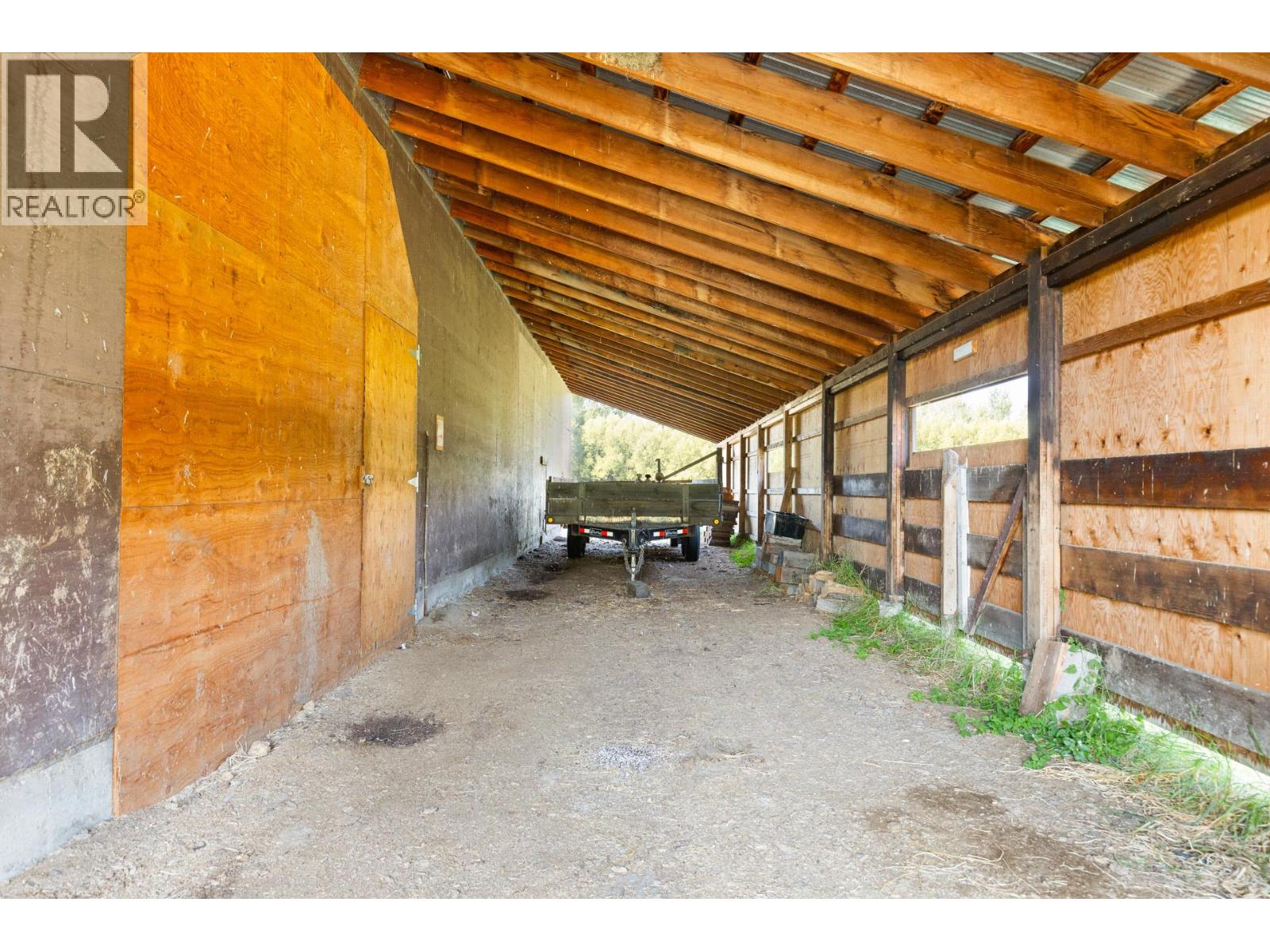 Picture for 1795 Heimlich  Road https://www.cirrealty.ca/reb/bc/2/10360802_62.jpg