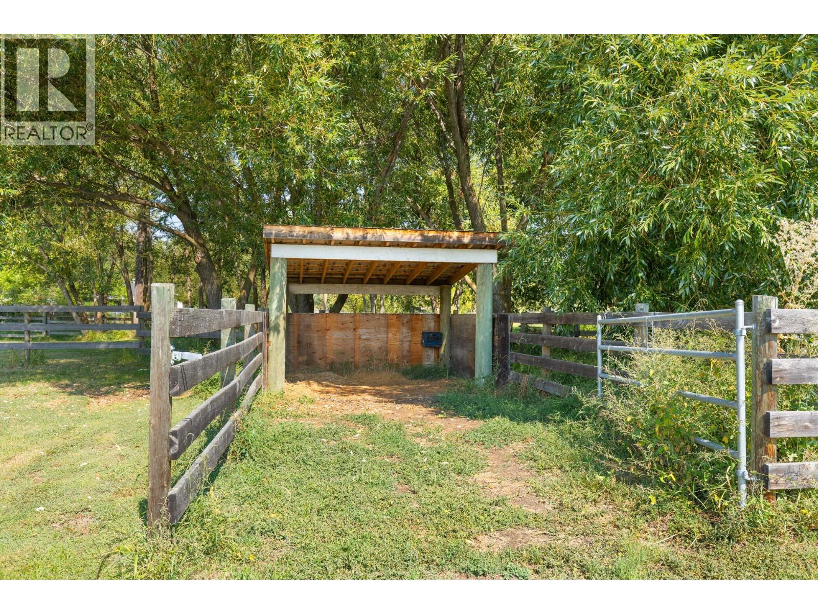 Picture for 1795 Heimlich  Road https://www.cirrealty.ca/reb/bc/2/10360802_67.jpg