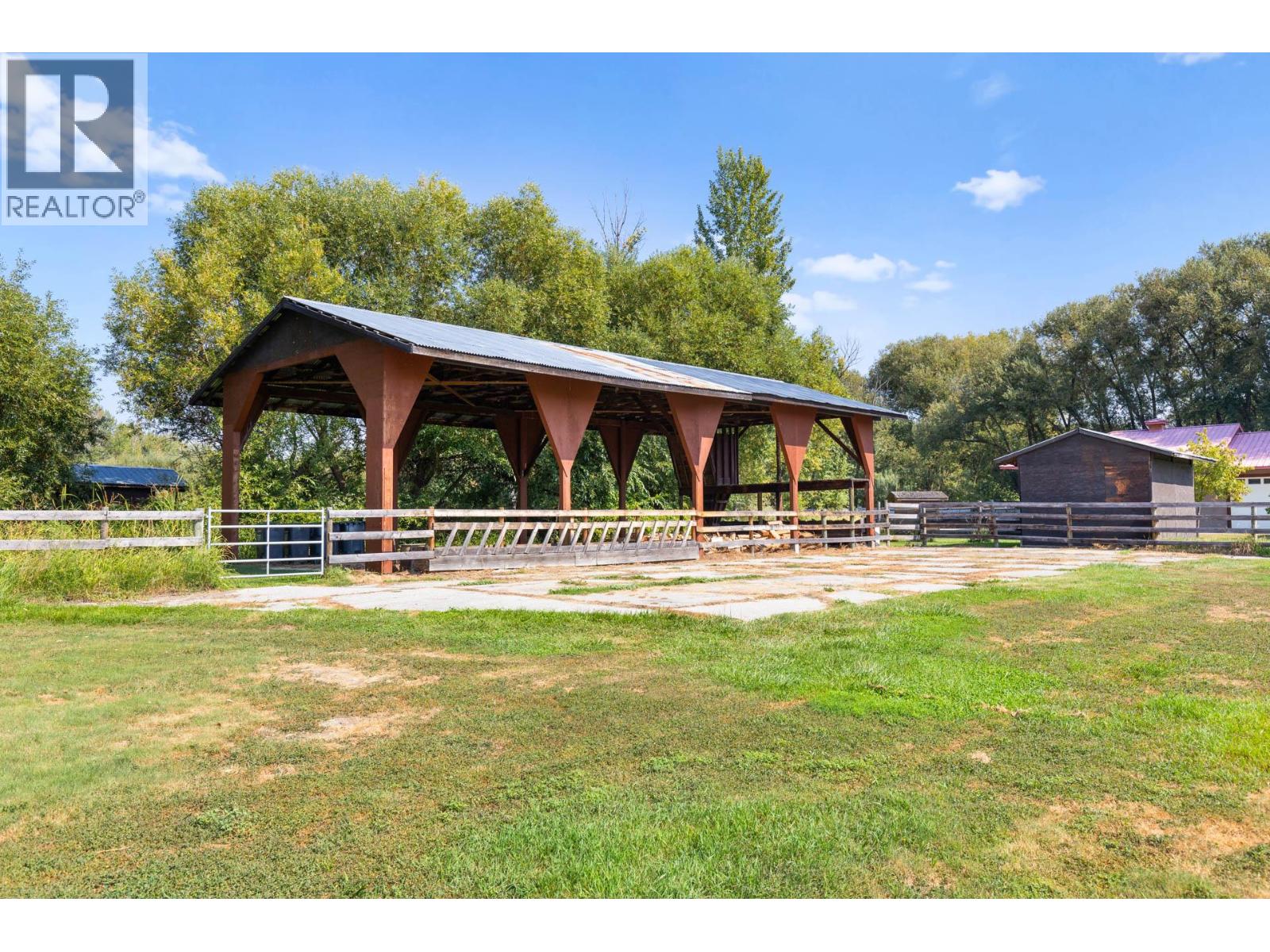 Picture for 1795 Heimlich  Road https://www.cirrealty.ca/reb/bc/2/10360802_68.jpg