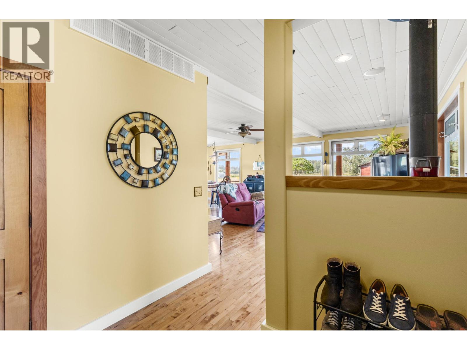 Picture for 1795 Heimlich  Road https://www.cirrealty.ca/reb/bc/2/10360802_7.jpg