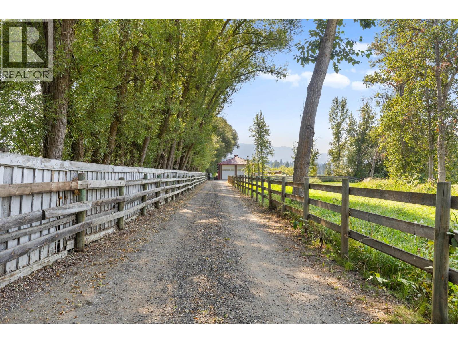 Picture for 1795 Heimlich  Road https://www.cirrealty.ca/reb/bc/2/10360802_70.jpg