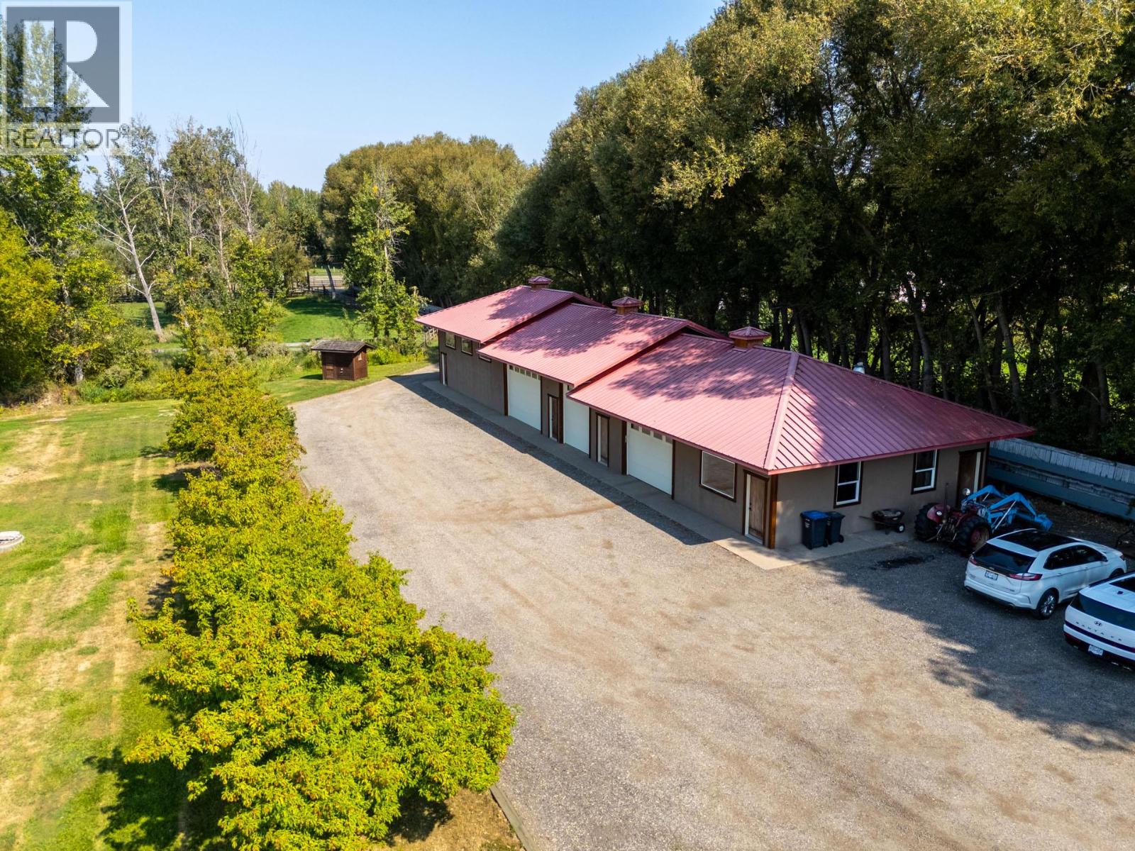 Picture for 1795 Heimlich  Road https://www.cirrealty.ca/reb/bc/2/10360802_80.jpg