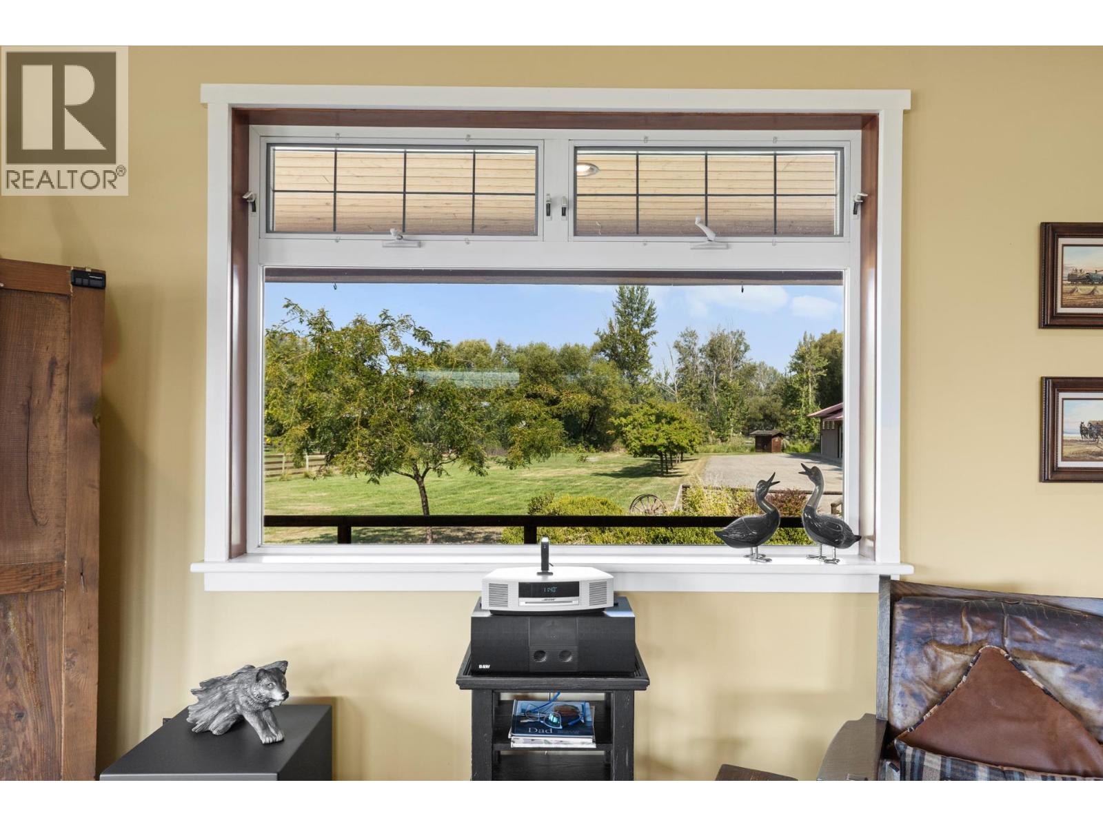 Picture for 1795 Heimlich  Road https://www.cirrealty.ca/reb/bc/2/10360802_9.jpg