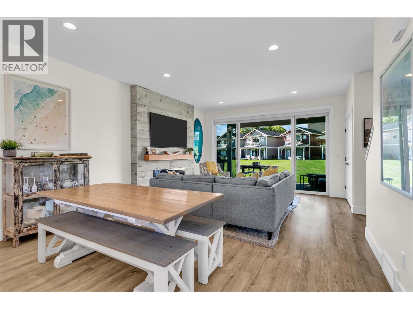 Picture for Unit #9, 3750 West Bay  Road https://www.cirrealty.ca/reb/bc/2/10362322_14.jpg