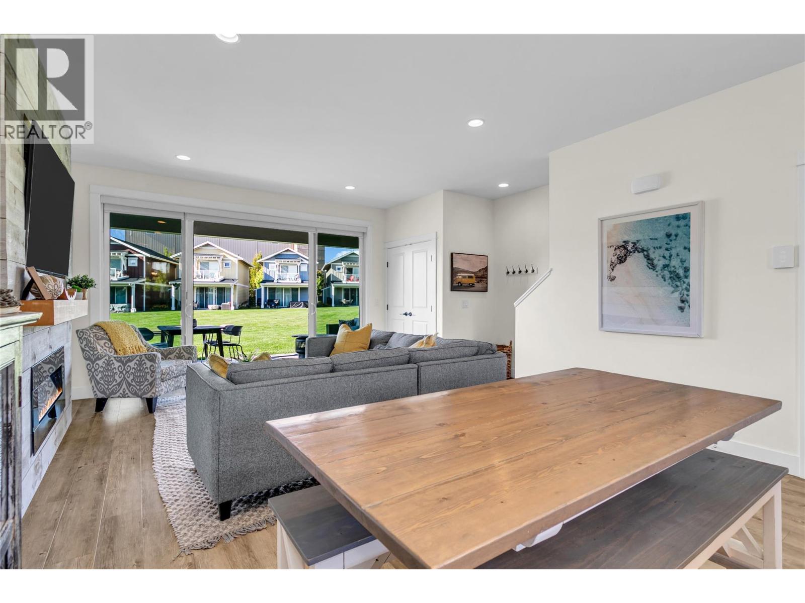 Picture for Unit #9, 3750 West Bay  Road https://www.cirrealty.ca/reb/bc/2/10362322_15.jpg