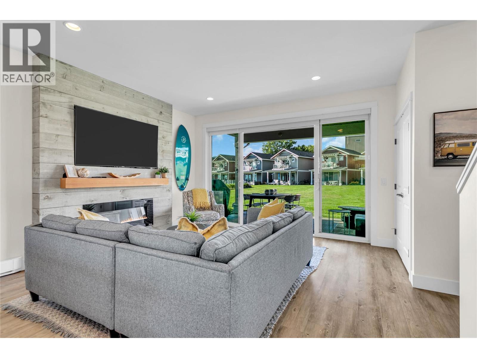 Picture for Unit #9, 3750 West Bay  Road https://www.cirrealty.ca/reb/bc/2/10362322_17.jpg