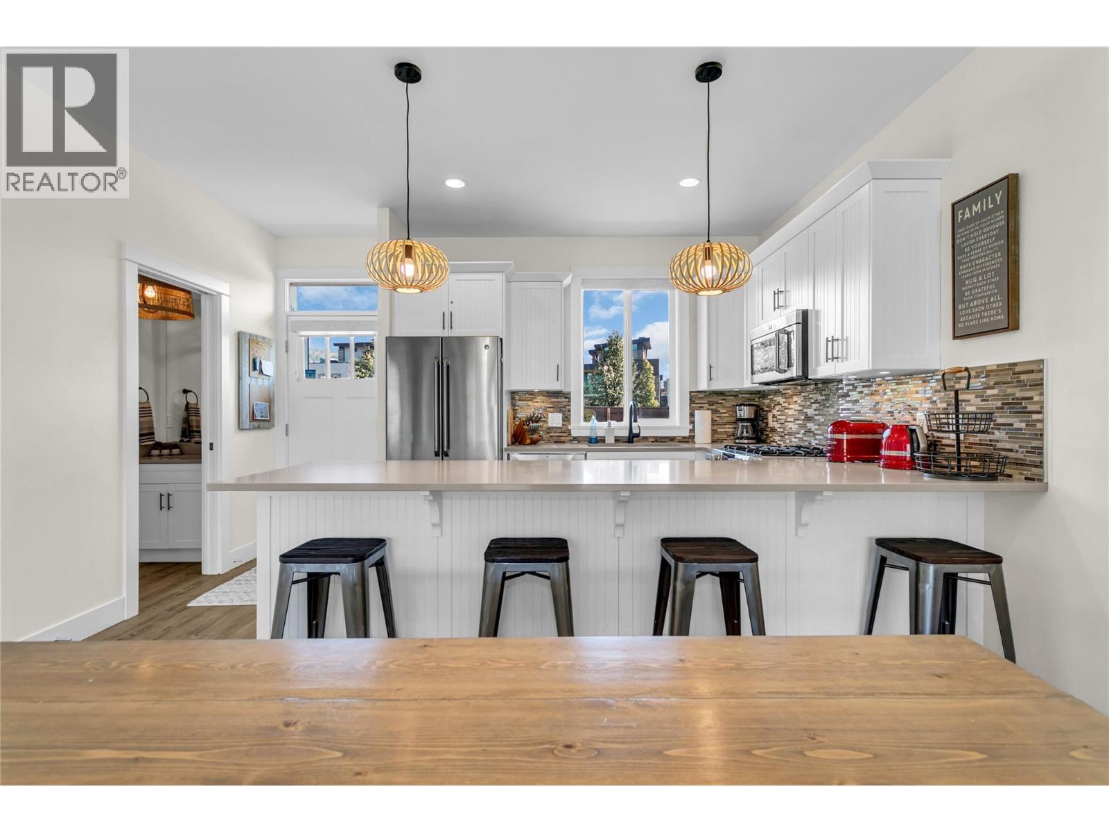 Picture for Unit #9, 3750 West Bay  Road https://www.cirrealty.ca/reb/bc/2/10362322_19.jpg