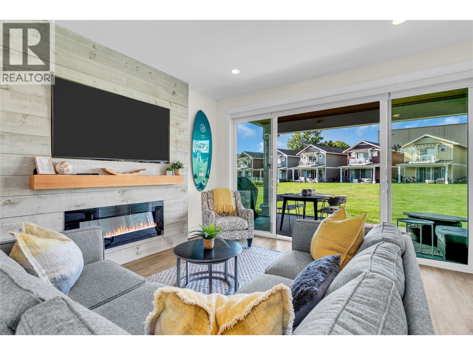 Picture for Unit #9, 3750 West Bay  Road https://www.cirrealty.ca/reb/bc/2/10362322_21.jpg
