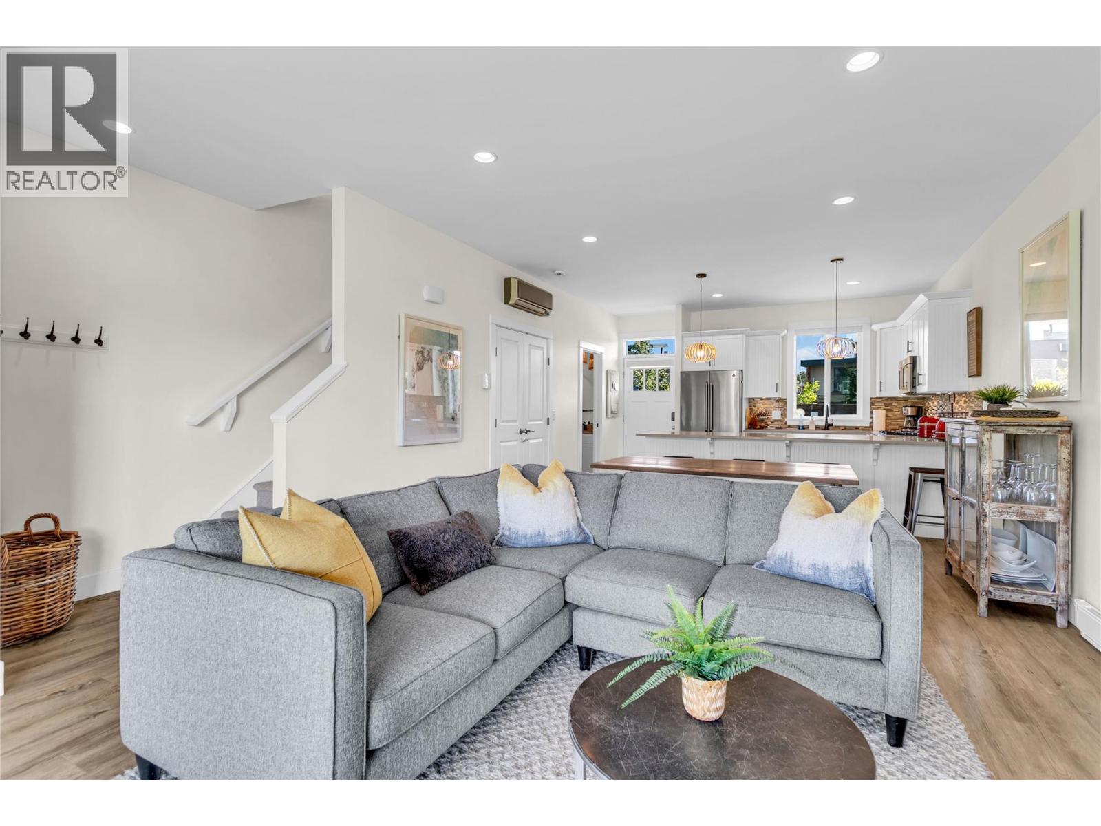 Picture for Unit #9, 3750 West Bay  Road https://www.cirrealty.ca/reb/bc/2/10362322_24.jpg