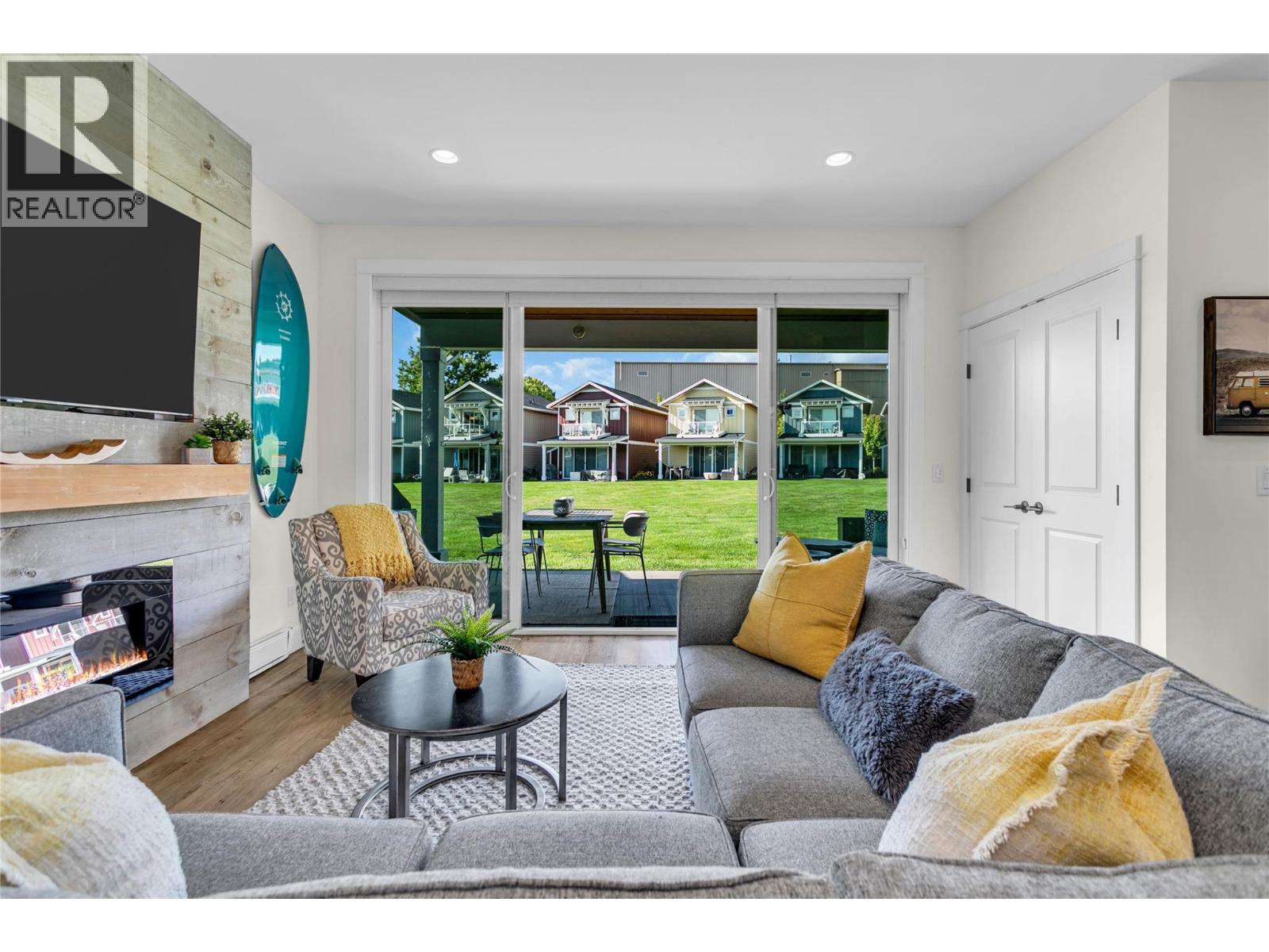 Picture for Unit #9, 3750 West Bay  Road https://www.cirrealty.ca/reb/bc/2/10362322_25.jpg