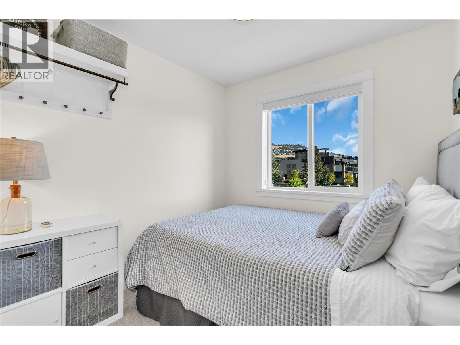 Picture for Unit #9, 3750 West Bay  Road https://www.cirrealty.ca/reb/bc/2/10362322_27.jpg