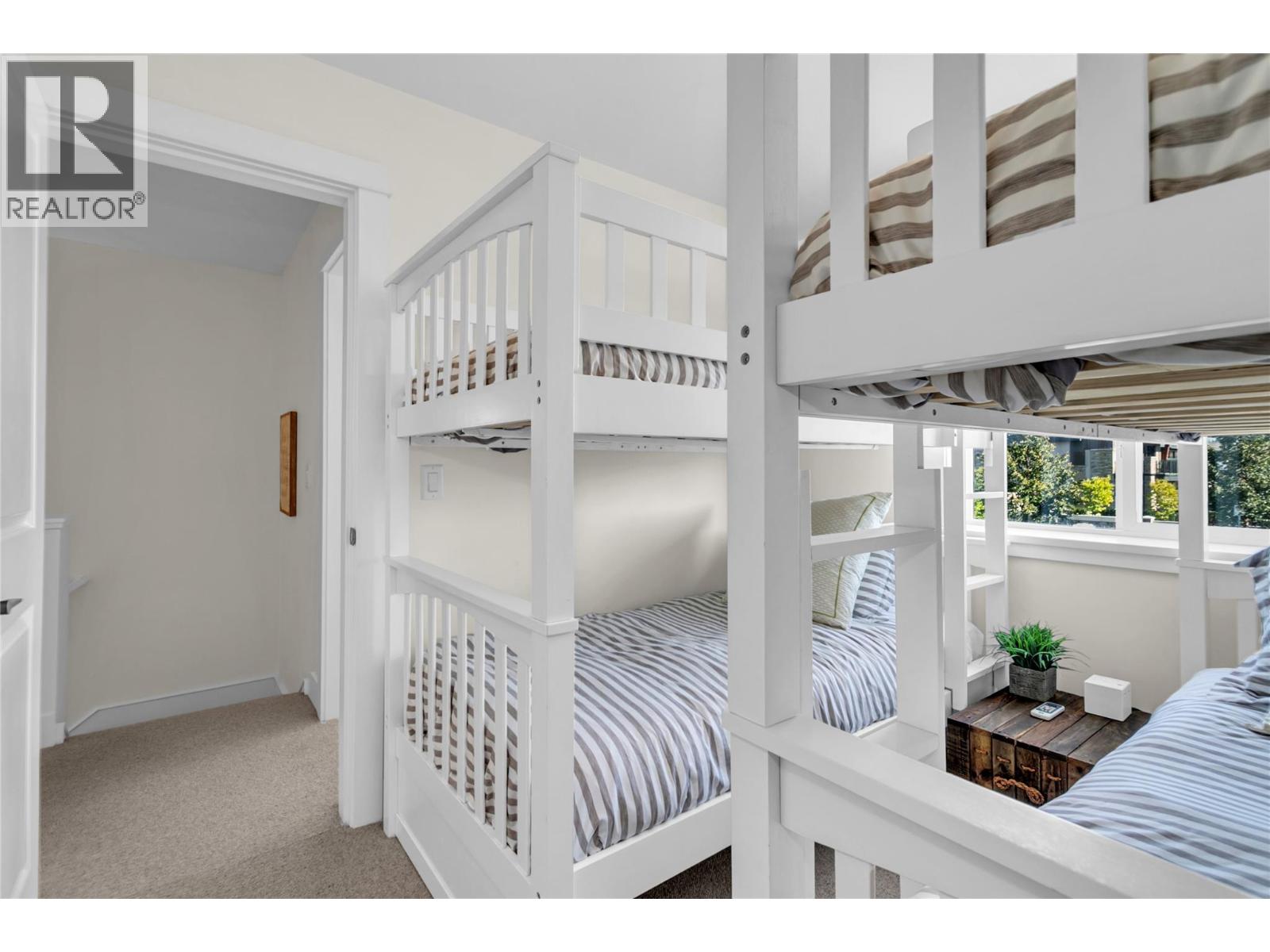 Picture for Unit #9, 3750 West Bay  Road https://www.cirrealty.ca/reb/bc/2/10362322_30.jpg