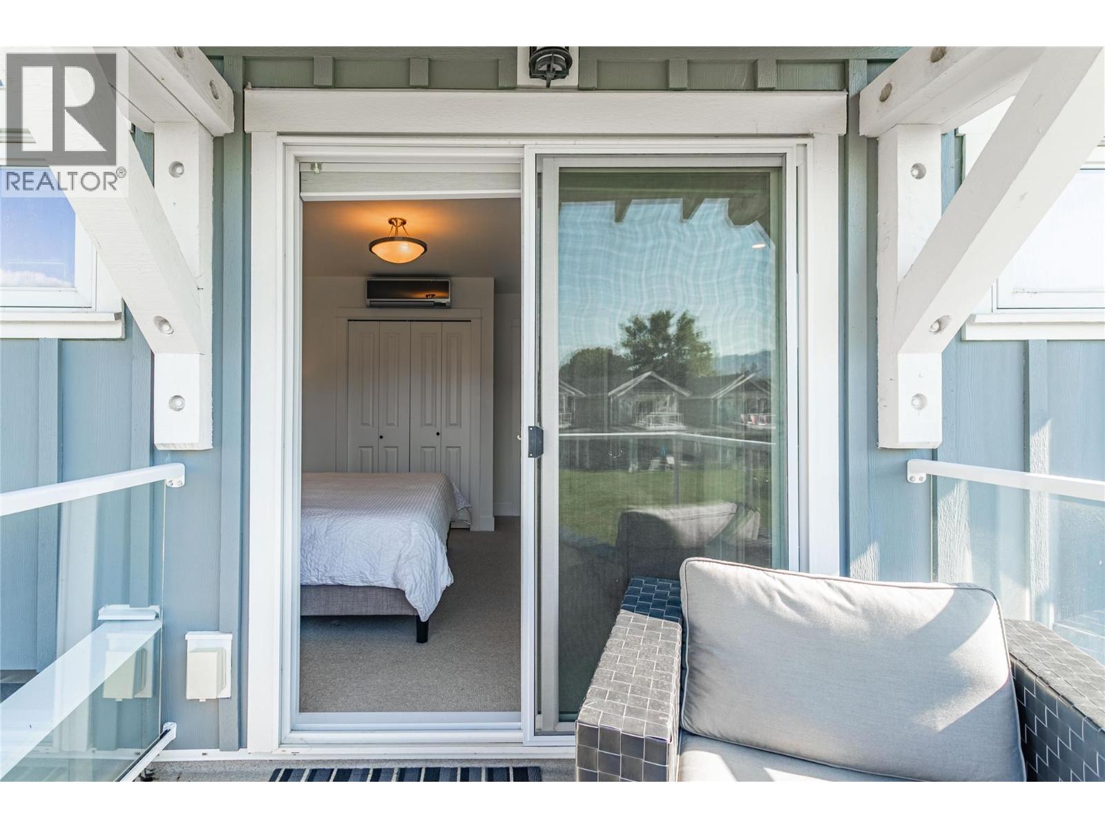 Picture for Unit #9, 3750 West Bay  Road https://www.cirrealty.ca/reb/bc/2/10362322_39.jpg