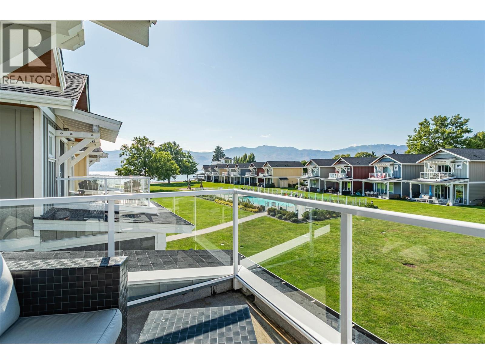 Picture for Unit #9, 3750 West Bay  Road https://www.cirrealty.ca/reb/bc/2/10362322_40.jpg