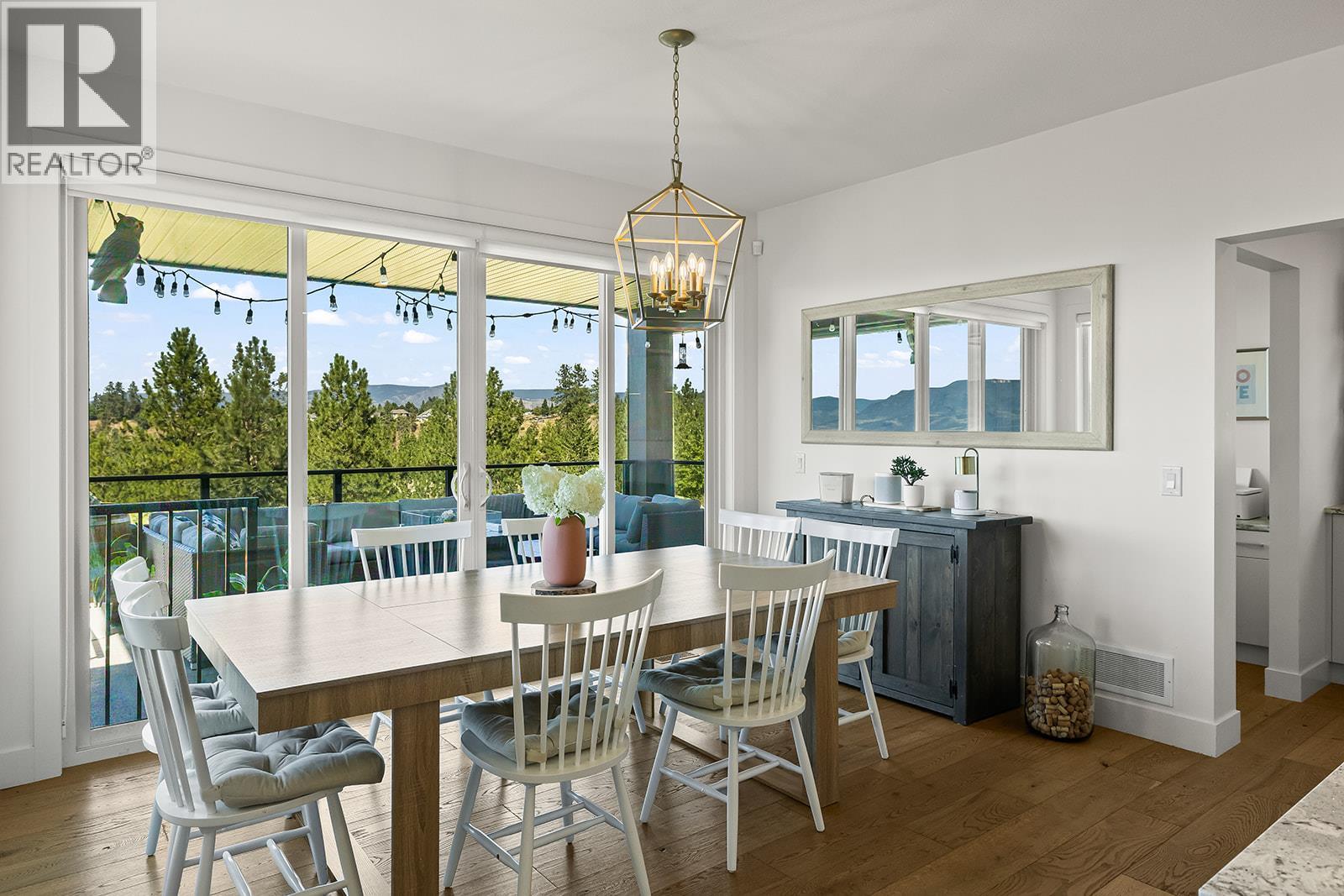 Picture for 1174 Goldfinch  Place https://www.cirrealty.ca/reb/bc/2/10362872_17.jpg