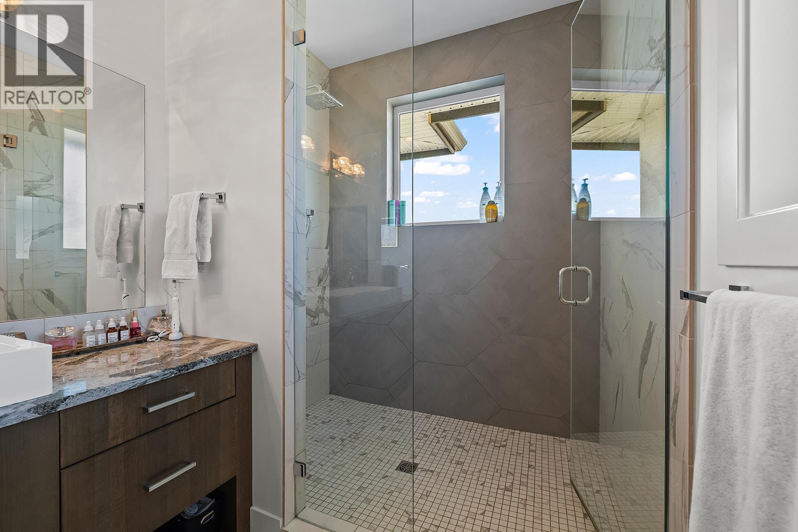 Picture for 1174 Goldfinch  Place https://www.cirrealty.ca/reb/bc/2/10362872_30.jpg