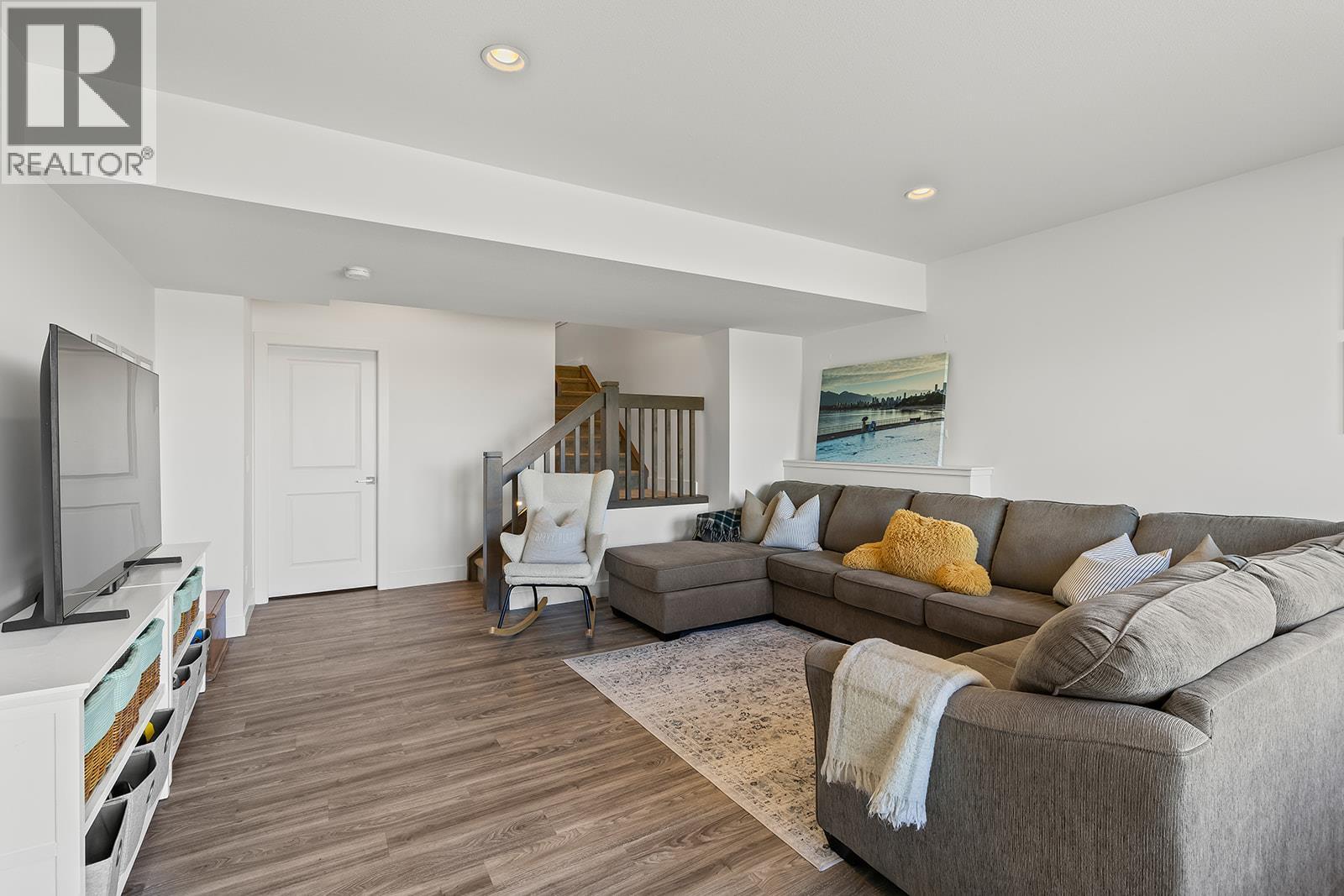 Picture for 1174 Goldfinch  Place https://www.cirrealty.ca/reb/bc/2/10362872_39.jpg