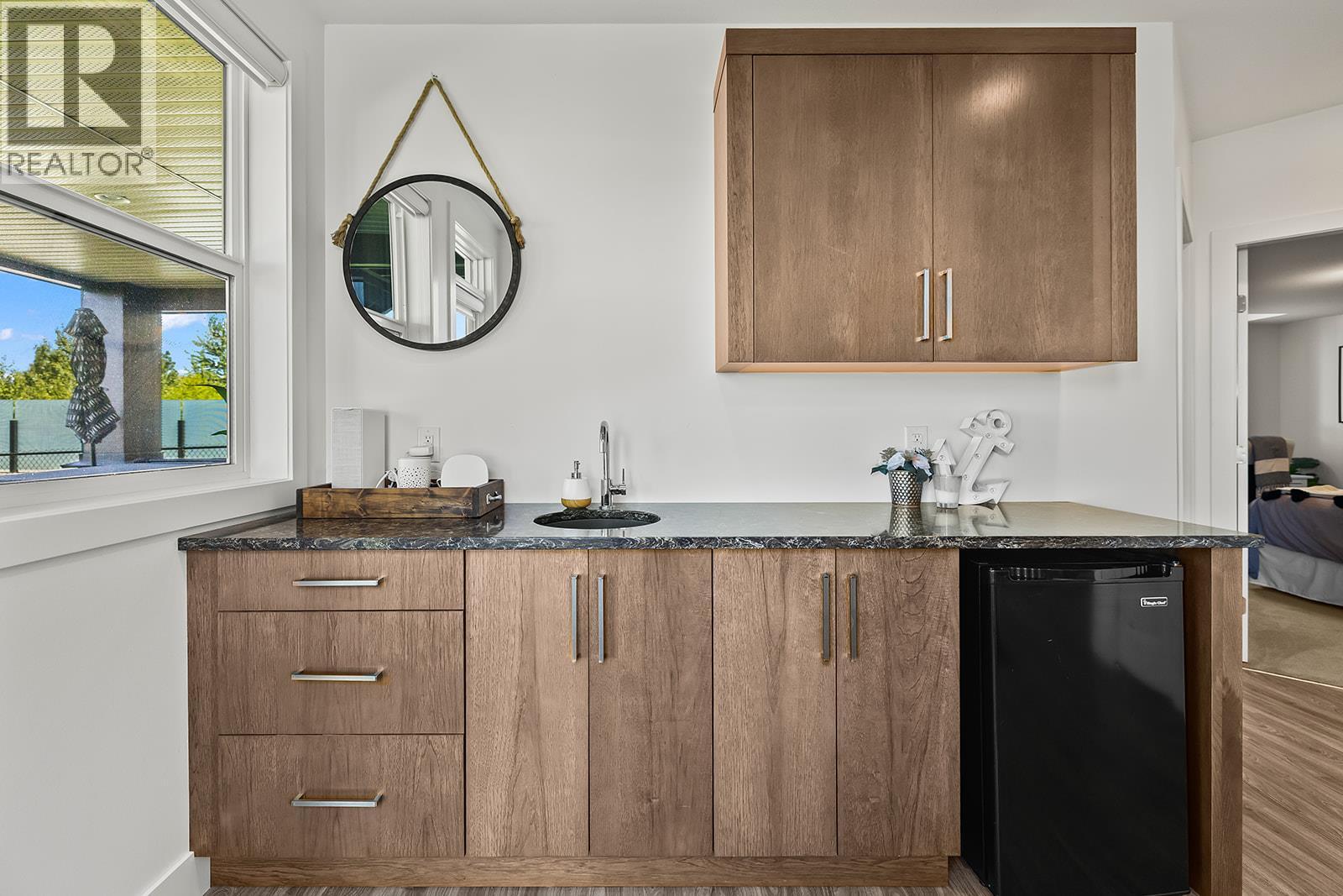 Picture for 1174 Goldfinch  Place https://www.cirrealty.ca/reb/bc/2/10362872_42.jpg