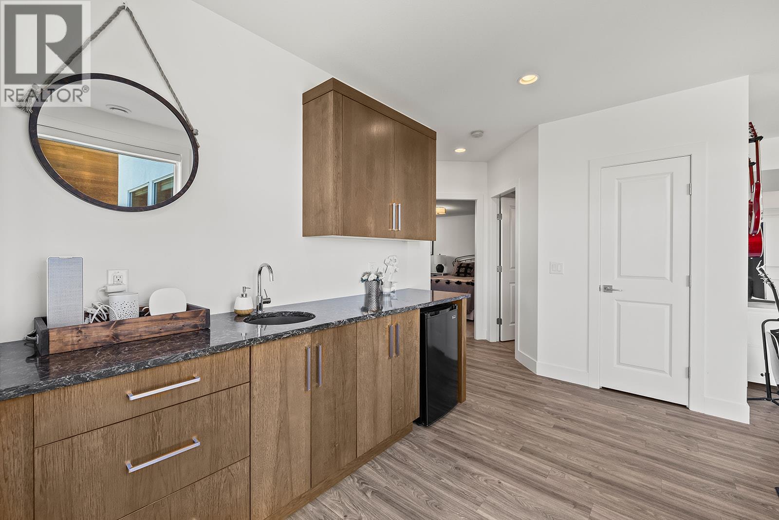 Picture for 1174 Goldfinch  Place https://www.cirrealty.ca/reb/bc/2/10362872_43.jpg