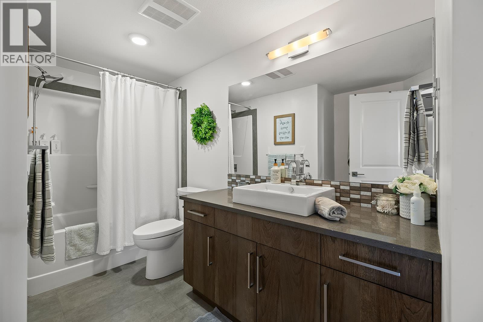 Picture for 1174 Goldfinch  Place https://www.cirrealty.ca/reb/bc/2/10362872_46.jpg