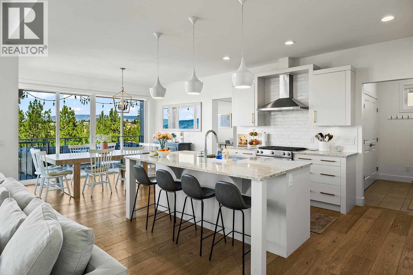 Picture for 1174 Goldfinch  Place https://www.cirrealty.ca/reb/bc/2/10362872_8.jpg