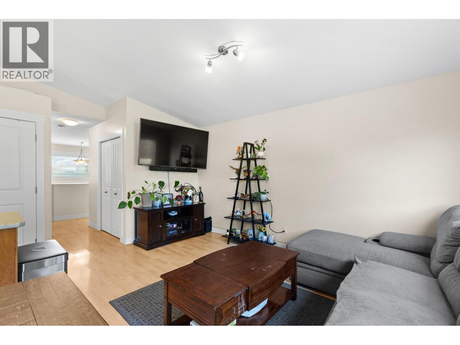 Picture for Unit #14, 225 Glen Park  Drive https://www.cirrealty.ca/reb/bc/2/10363612_10.jpg