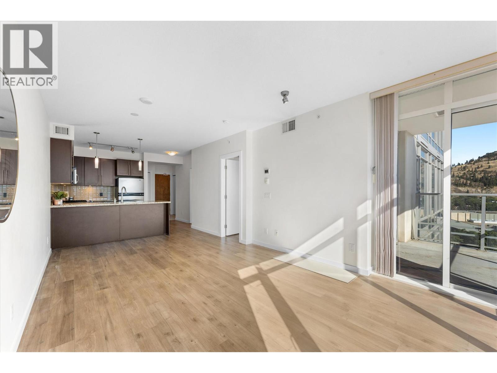 Picture for Unit #1404, 1075 Sunset  Drive https://www.cirrealty.ca/reb/bc/2/10363692_9.jpg