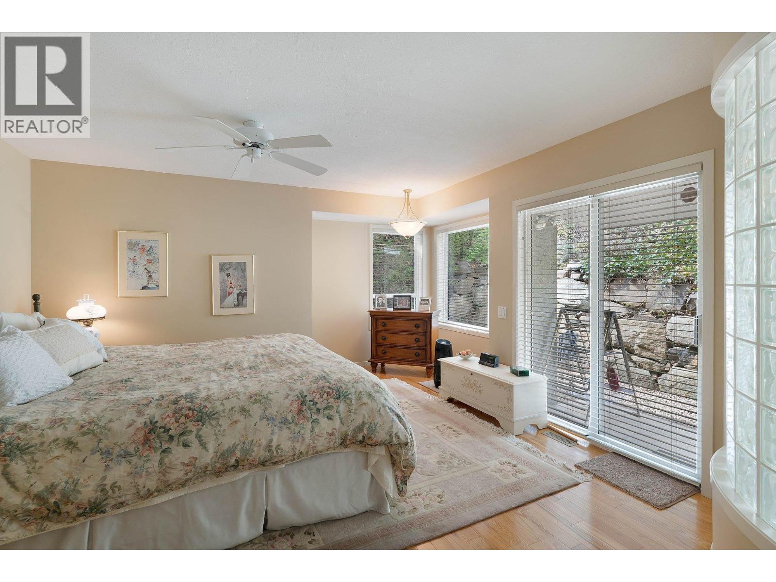 Picture for 3336 Chancellor  Place https://www.cirrealty.ca/reb/bc/2/10363732_16.jpg