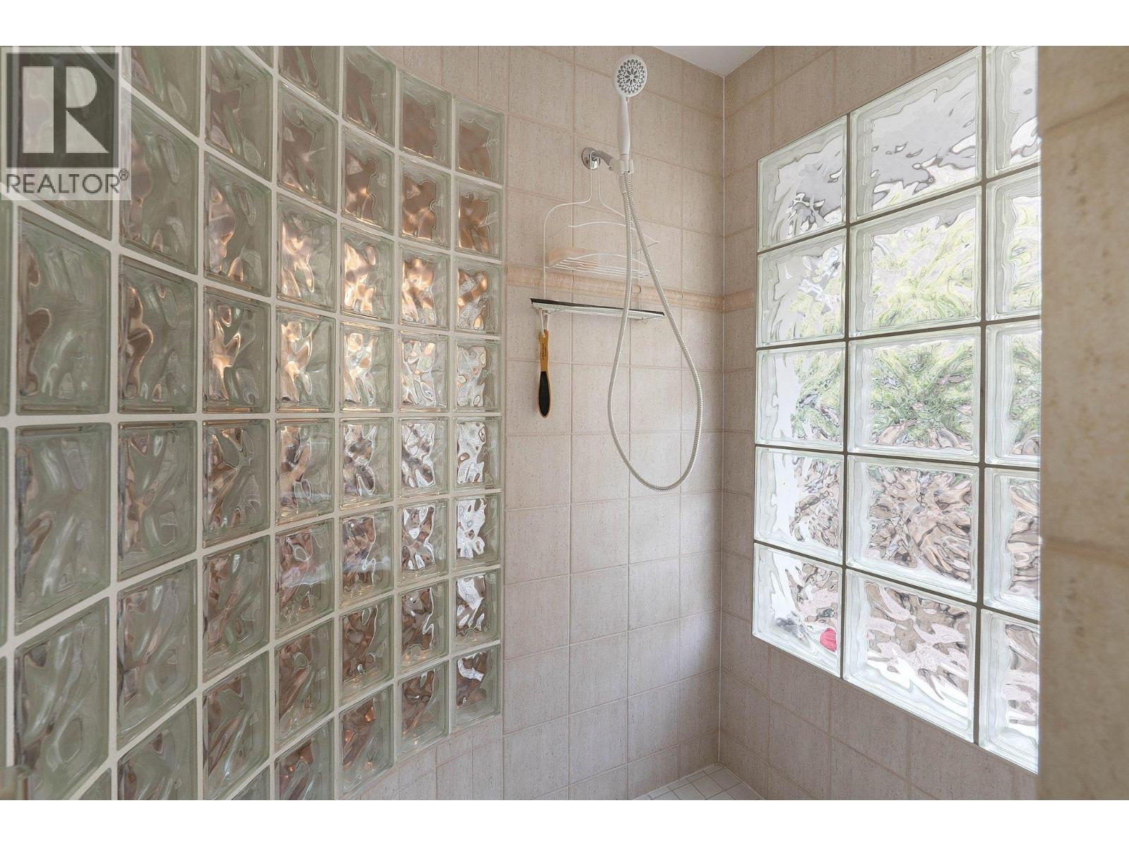 Picture for 3336 Chancellor  Place https://www.cirrealty.ca/reb/bc/2/10363732_19.jpg