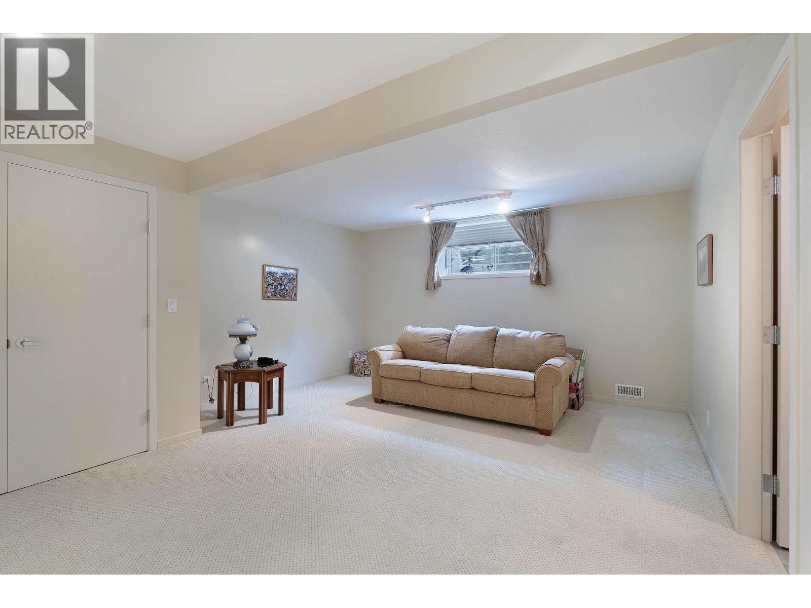 Picture for 3336 Chancellor  Place https://www.cirrealty.ca/reb/bc/2/10363732_23.jpg