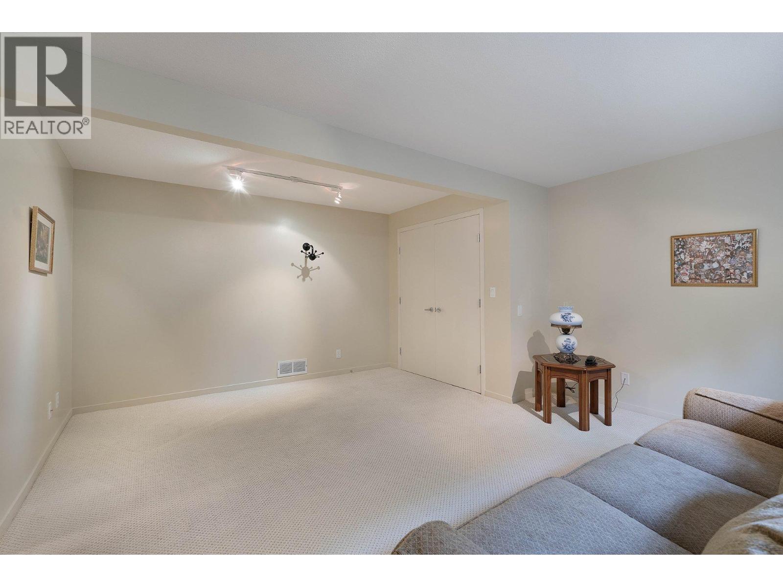 Picture for 3336 Chancellor  Place https://www.cirrealty.ca/reb/bc/2/10363732_24.jpg