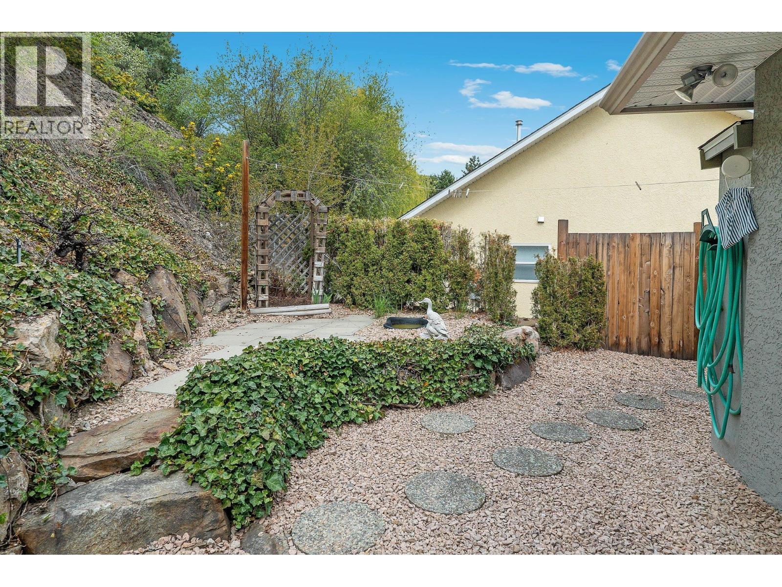 Picture for 3336 Chancellor  Place https://www.cirrealty.ca/reb/bc/2/10363732_30.jpg