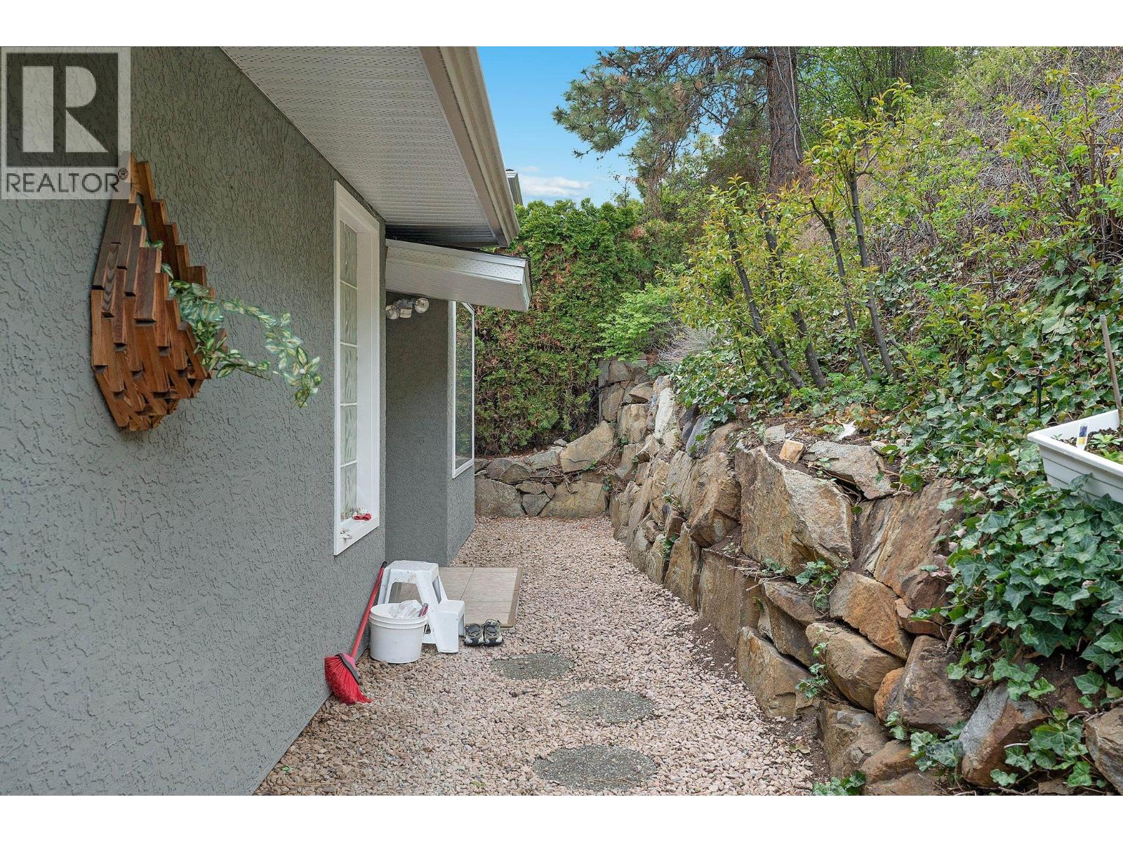 Picture for 3336 Chancellor  Place https://www.cirrealty.ca/reb/bc/2/10363732_32.jpg