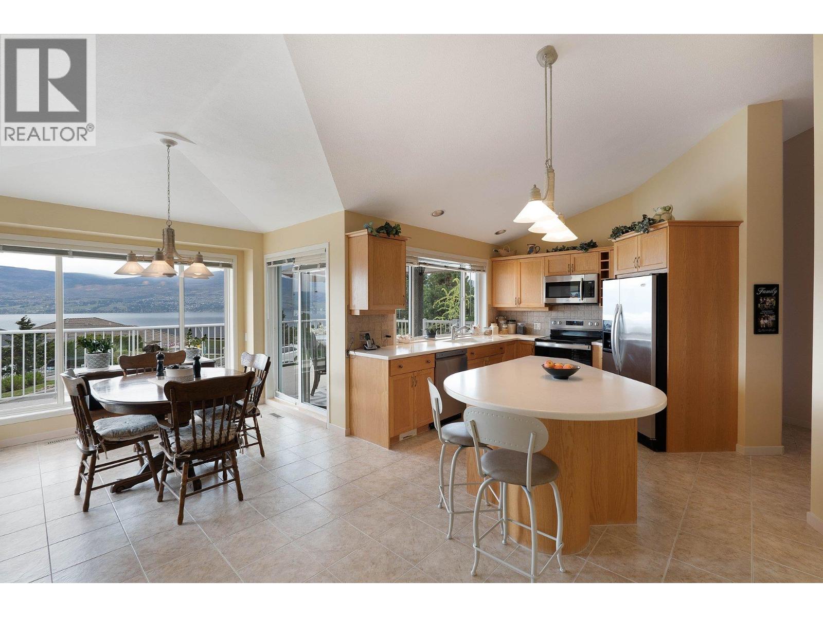 Picture for 3336 Chancellor  Place https://www.cirrealty.ca/reb/bc/2/10363732_6.jpg