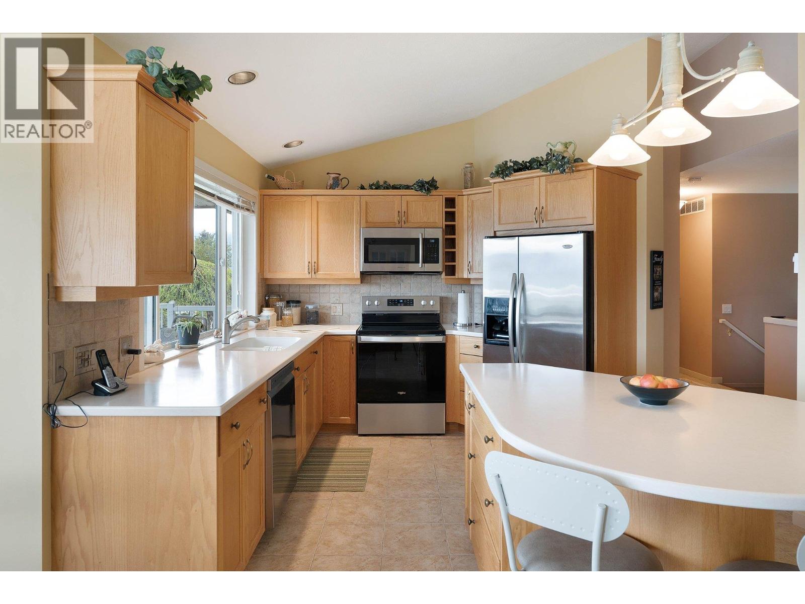 Picture for 3336 Chancellor  Place https://www.cirrealty.ca/reb/bc/2/10363732_7.jpg