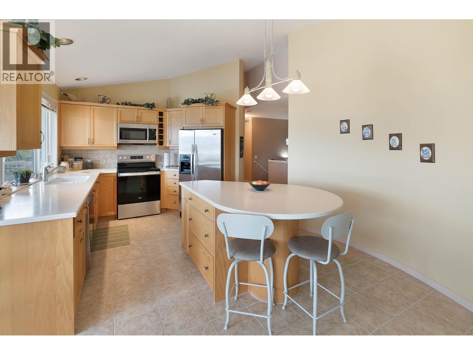 Picture for 3336 Chancellor  Place https://www.cirrealty.ca/reb/bc/2/10363732_9.jpg
