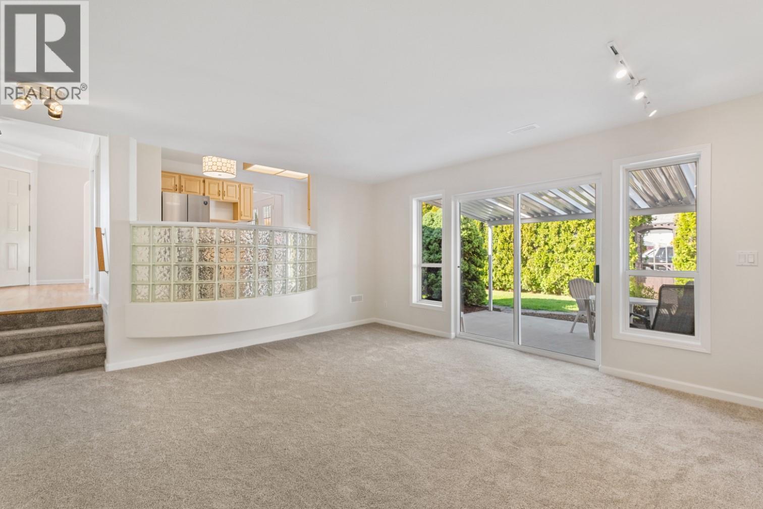 Picture for 398 McTavish  Road https://www.cirrealty.ca/reb/bc/2/10363952_10.jpg